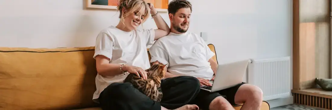 Pregnant couple I Parentally