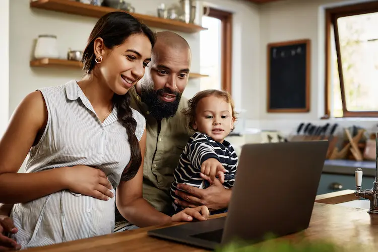 Expectant family with toddler I Parentally